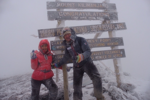 キリマンジャロ（5,895m）山頂にて 