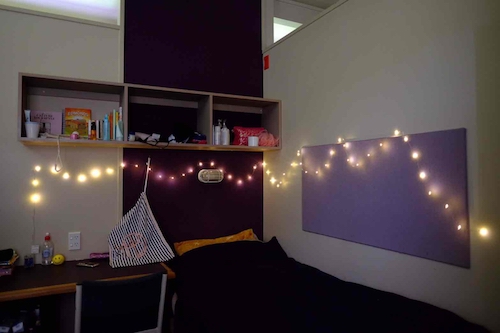 寮の自分の部屋。私好みに装飾。